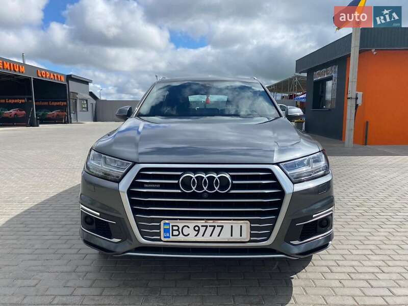 Минивэн Audi Q7 e-tron 2016 в Радехове