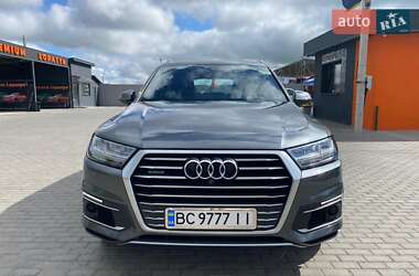 Минивэн Audi Q7 e-tron 2016 в 