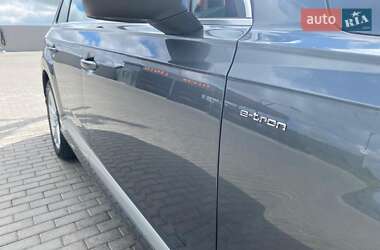 Минивэн Audi Q7 e-tron 2016 в 