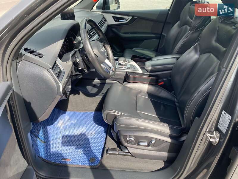 Минивэн Audi Q7 e-tron 2016 в Радехове