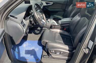 Минивэн Audi Q7 e-tron 2016 в 