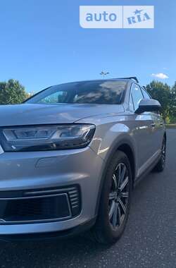 Внедорожник / Кроссовер Audi Q7 e-tron 2016 в 