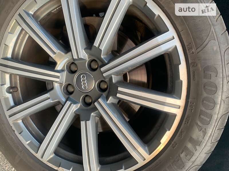 Внедорожник / Кроссовер Audi Q7 e-tron 2016 в Кривом Роге