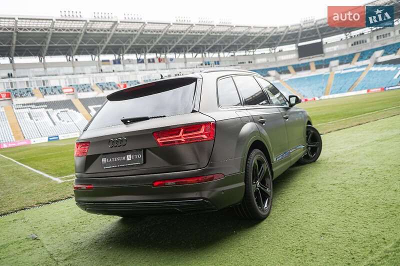 Позашляховик / Кросовер Audi Q7 e-tron 2016 в Одесі