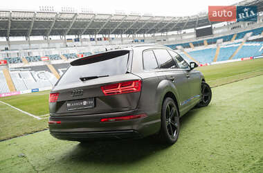 Внедорожник / Кроссовер Audi Q7 e-tron 2016 в 
