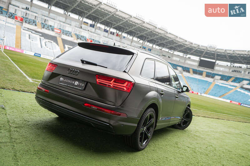 Позашляховик / Кросовер Audi Q7 e-tron 2016 в Одесі