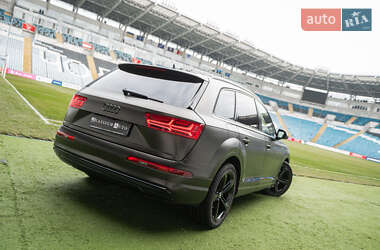 Внедорожник / Кроссовер Audi Q7 e-tron 2016 в 