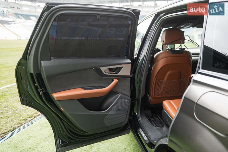Позашляховик / Кросовер Audi Q7 e-tron 2016 в Одесі
