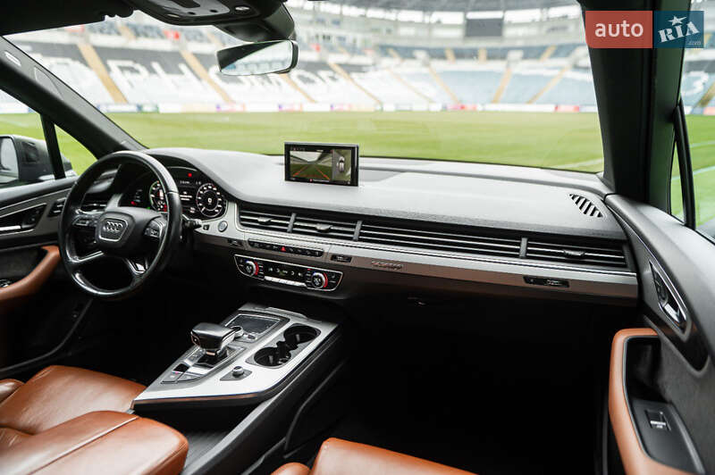 Позашляховик / Кросовер Audi Q7 e-tron 2016 в Одесі