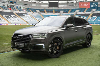 Внедорожник / Кроссовер Audi Q7 e-tron 2016 в 