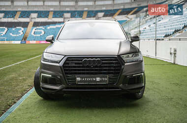 Внедорожник / Кроссовер Audi Q7 e-tron 2016 в 