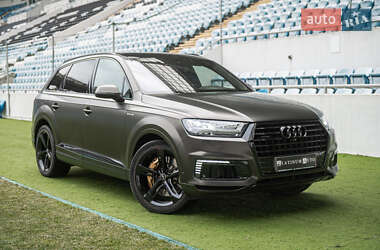 Внедорожник / Кроссовер Audi Q7 e-tron 2016 в 