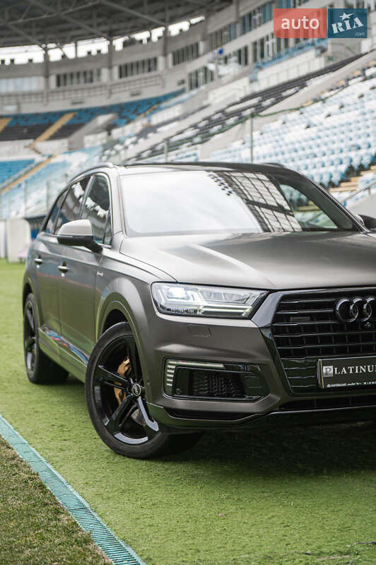 Позашляховик / Кросовер Audi Q7 e-tron 2016 в Одесі