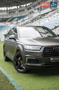 Внедорожник / Кроссовер Audi Q7 e-tron 2016 в 