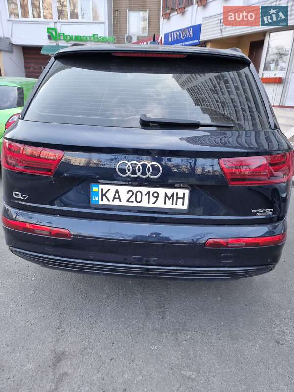 Позашляховик / Кросовер Audi Q7 e-tron 2016 в Києві