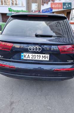 Позашляховик / Кросовер Audi Q7 e-tron 2016 в 