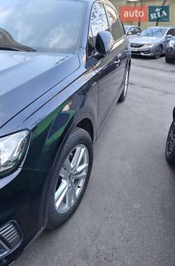 Позашляховик / Кросовер Audi Q7 e-tron 2016 в 