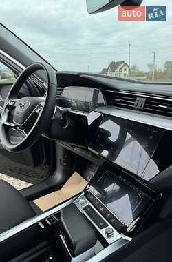 Внедорожник / Кроссовер Audi Q7 e-tron 2019 в 