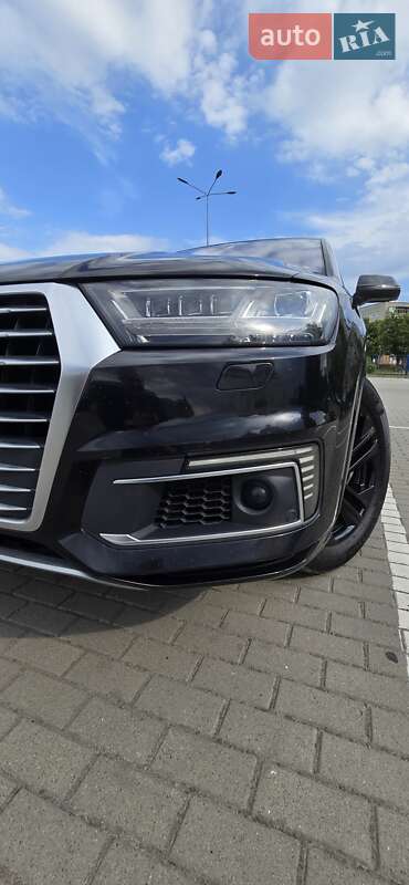 Позашляховик / Кросовер Audi Q7 e-tron 2016 в Шептицькому