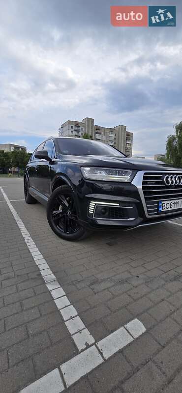 Позашляховик / Кросовер Audi Q7 e-tron 2016 в Шептицькому