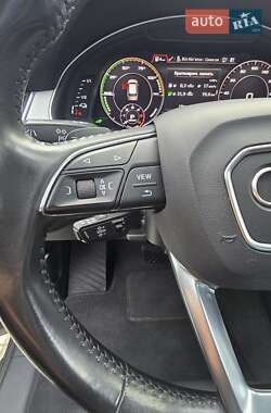 Позашляховик / Кросовер Audi Q7 e-tron 2016 в 
