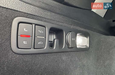 Внедорожник / Кроссовер Audi Q7 e-tron 2016 в 