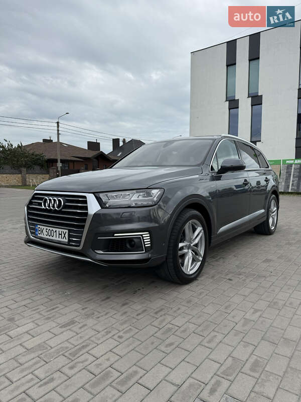 Позашляховик / Кросовер Audi Q7 e-tron 2017 в Рівному
