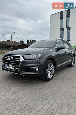 Внедорожник / Кроссовер Audi Q7 e-tron 2017 в 
