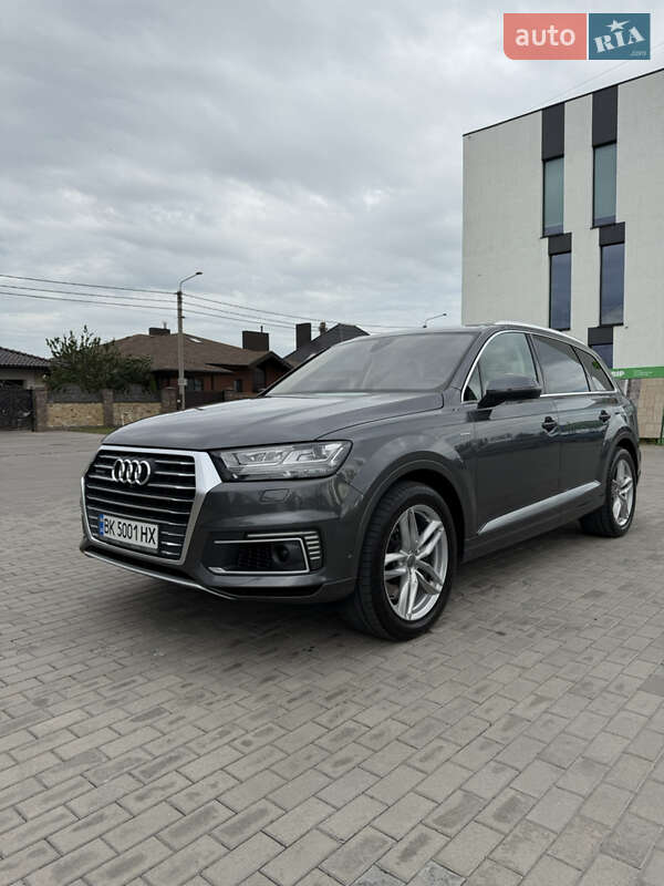 Позашляховик / Кросовер Audi Q7 e-tron 2017 в Рівному