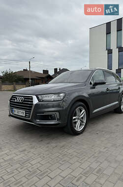 Внедорожник / Кроссовер Audi Q7 e-tron 2017 в 
