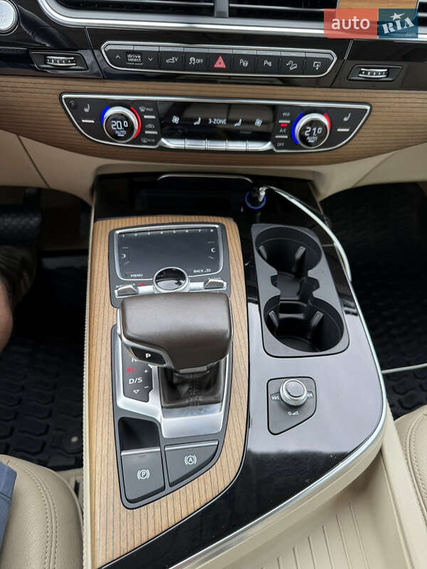 Позашляховик / Кросовер Audi Q7 e-tron 2017 в Рівному