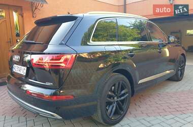 Позашляховик / Кросовер Audi Q7 e-tron 2016 в 