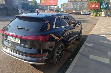 Позашляховик / Кросовер Audi Q7 e-tron 2019 в 
