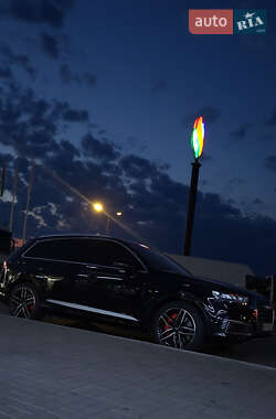 Внедорожник / Кроссовер Audi Q7 e-tron 2016 в 