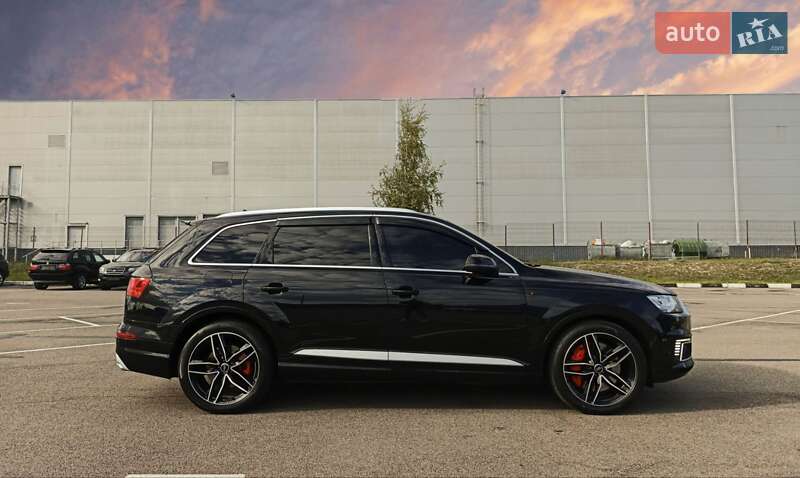 Позашляховик / Кросовер Audi Q7 e-tron 2016 в Рівному