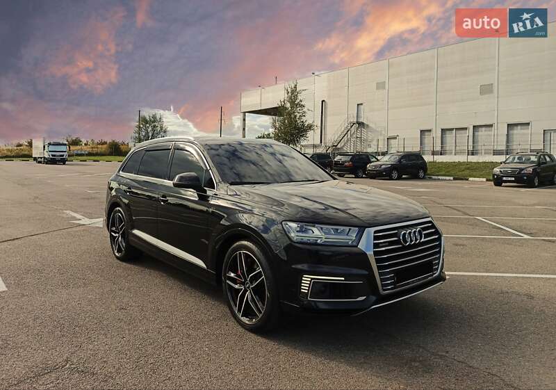 Позашляховик / Кросовер Audi Q7 e-tron 2016 в Рівному