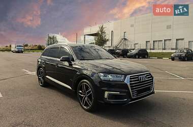 Внедорожник / Кроссовер Audi Q7 e-tron 2016 в 