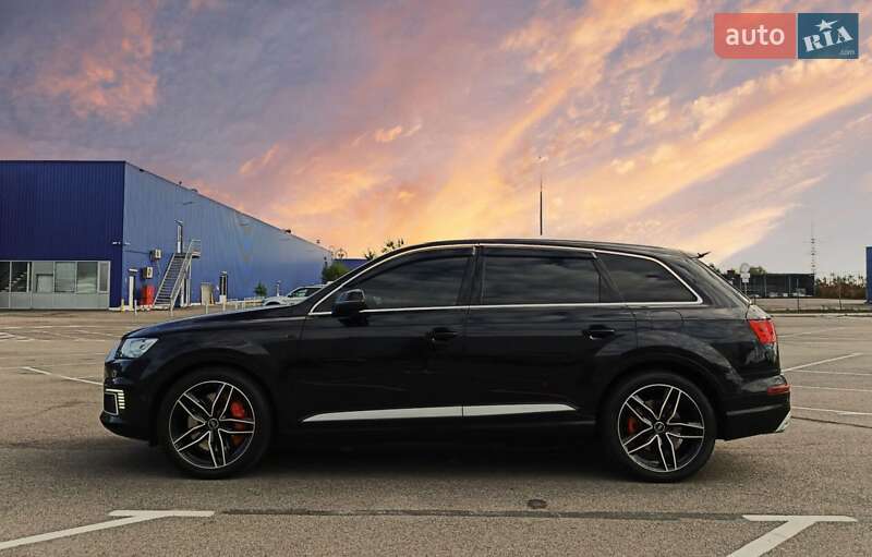 Позашляховик / Кросовер Audi Q7 e-tron 2016 в Рівному