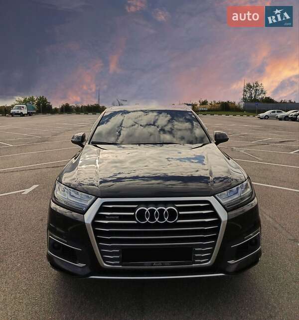 Позашляховик / Кросовер Audi Q7 e-tron 2016 в Рівному