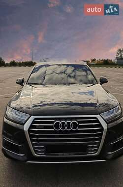 Внедорожник / Кроссовер Audi Q7 e-tron 2016 в 
