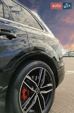 Внедорожник / Кроссовер Audi Q7 e-tron 2016 в 
