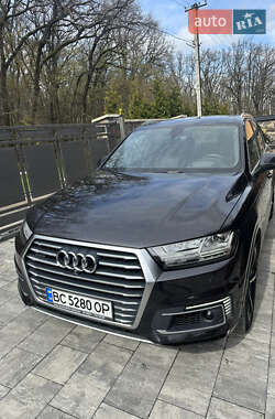 Позашляховик / Кросовер Audi Q7 e-tron 2018 в 