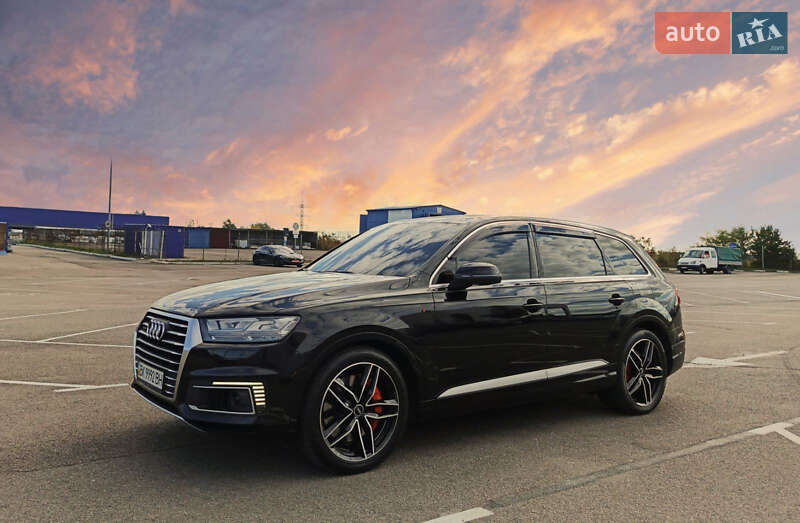 Позашляховик / Кросовер Audi Q7 e-tron 2016 в Рівному
