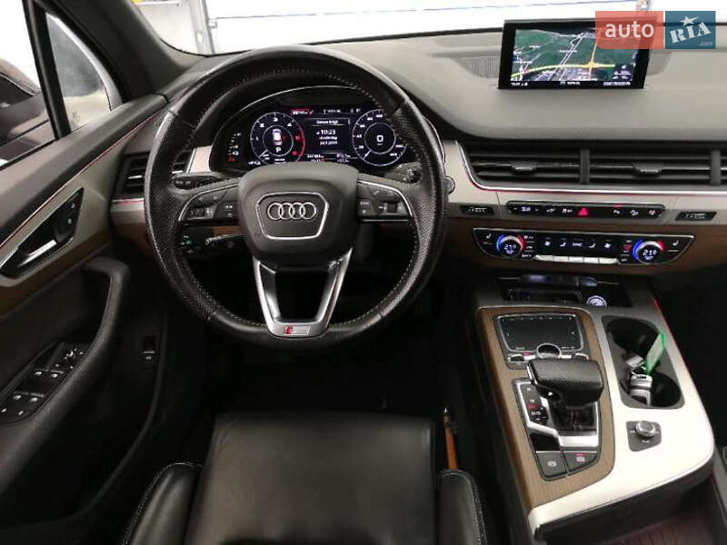 Позашляховик / Кросовер Audi Q7 e-tron 2016 в Ужгороді