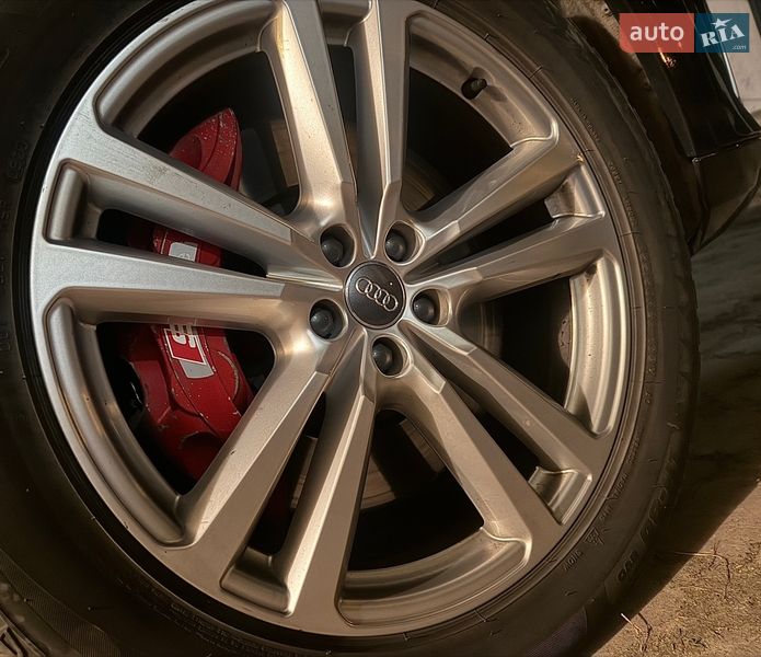 Позашляховик / Кросовер Audi Q7 e-tron 2016 в Ужгороді