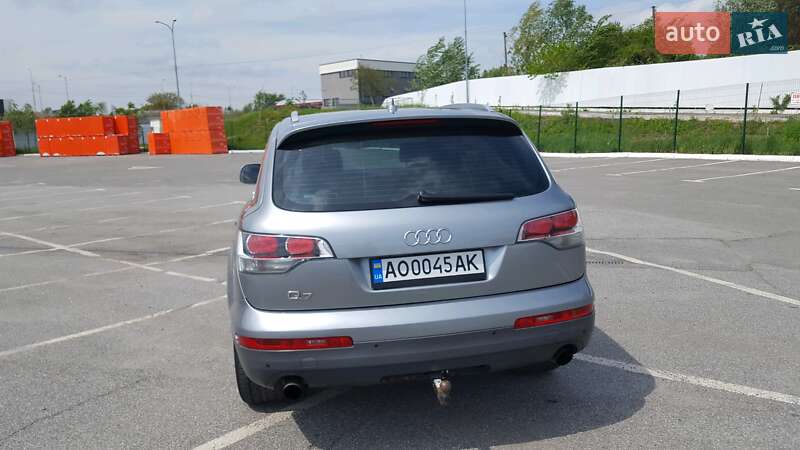 Позашляховик / Кросовер Audi Q7 2007 в Ужгороді