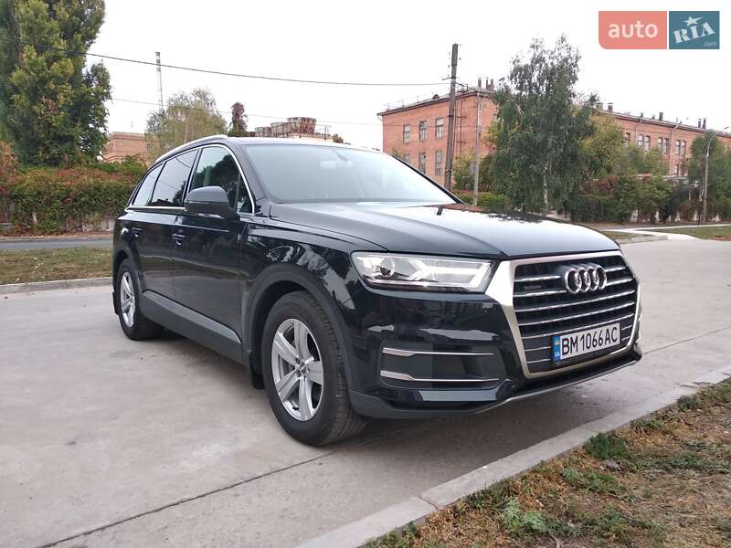 Внедорожник / Кроссовер Audi Q7 2016 в 