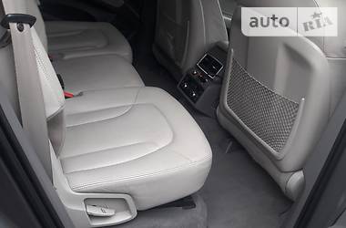 Позашляховик / Кросовер Audi Q7 2010 в 