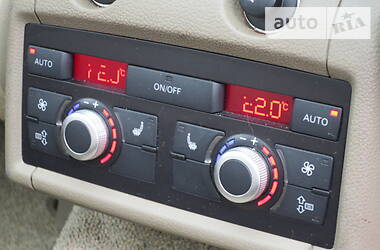 Позашляховик / Кросовер Audi Q7 2006 в 