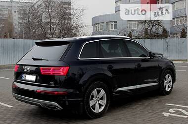 Позашляховик / Кросовер Audi Q7 2016 в 